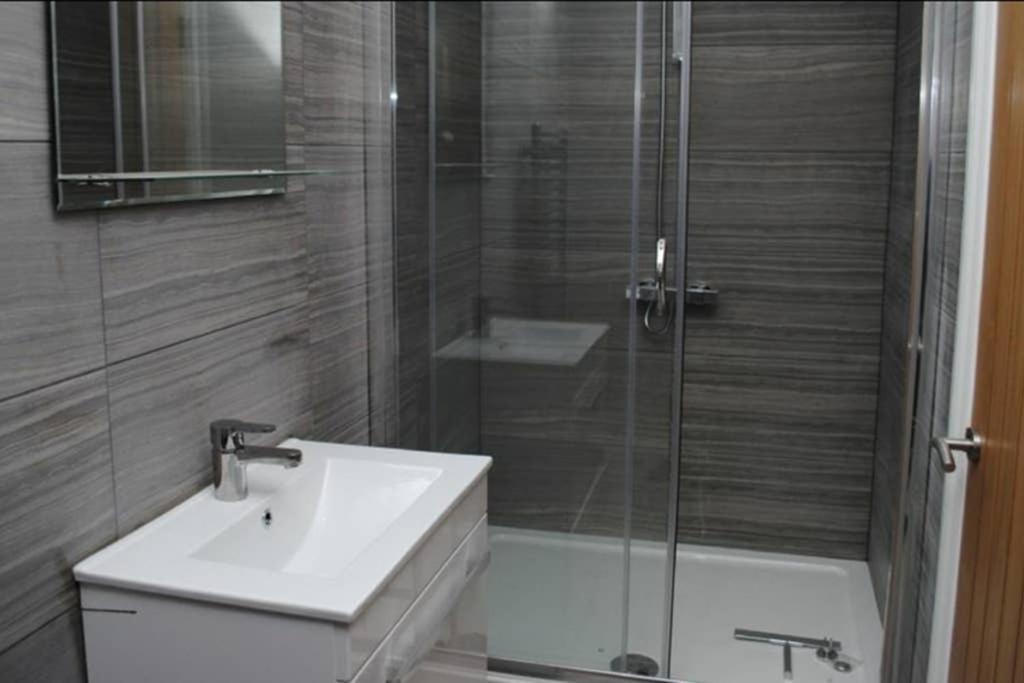 Garland Modern Spacious Apartment, Brentwood 1 Ngoại thất bức ảnh