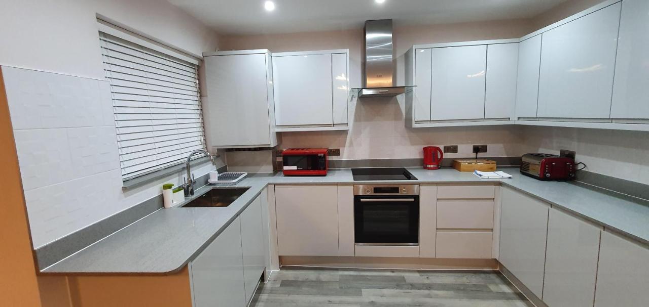 Garland Modern Spacious Apartment, Brentwood 1 Ngoại thất bức ảnh