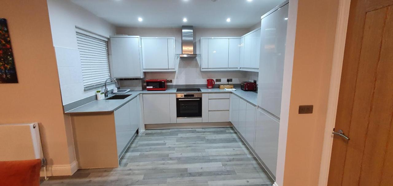 Garland Modern Spacious Apartment, Brentwood 1 Ngoại thất bức ảnh