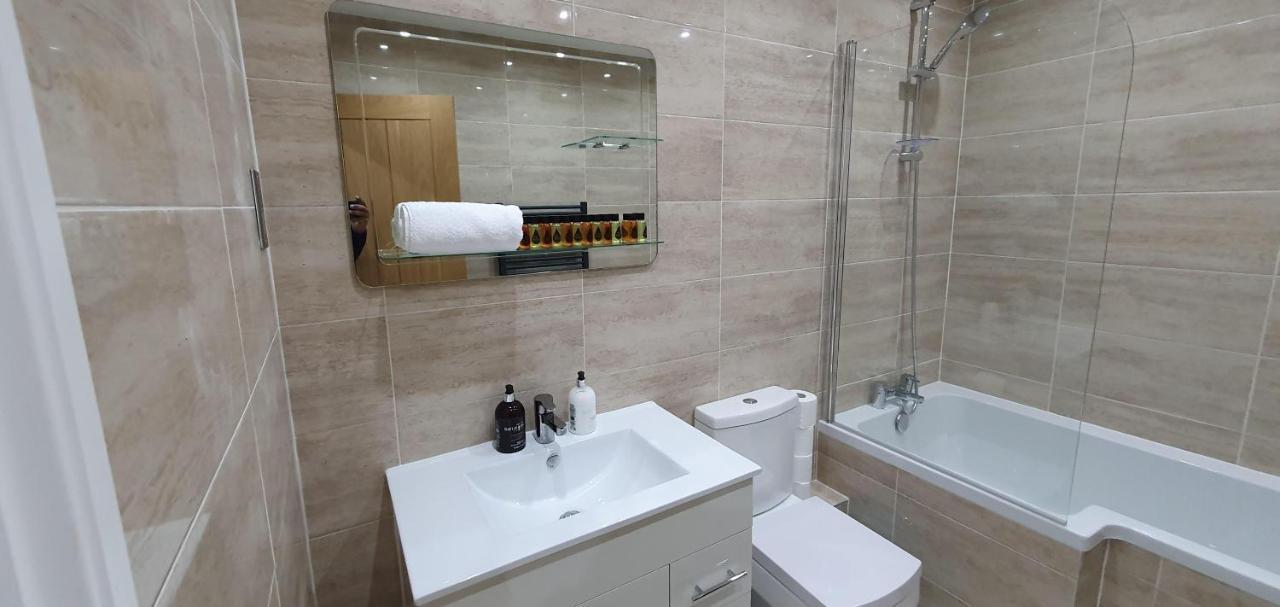 Garland Modern Spacious Apartment, Brentwood 1 Ngoại thất bức ảnh