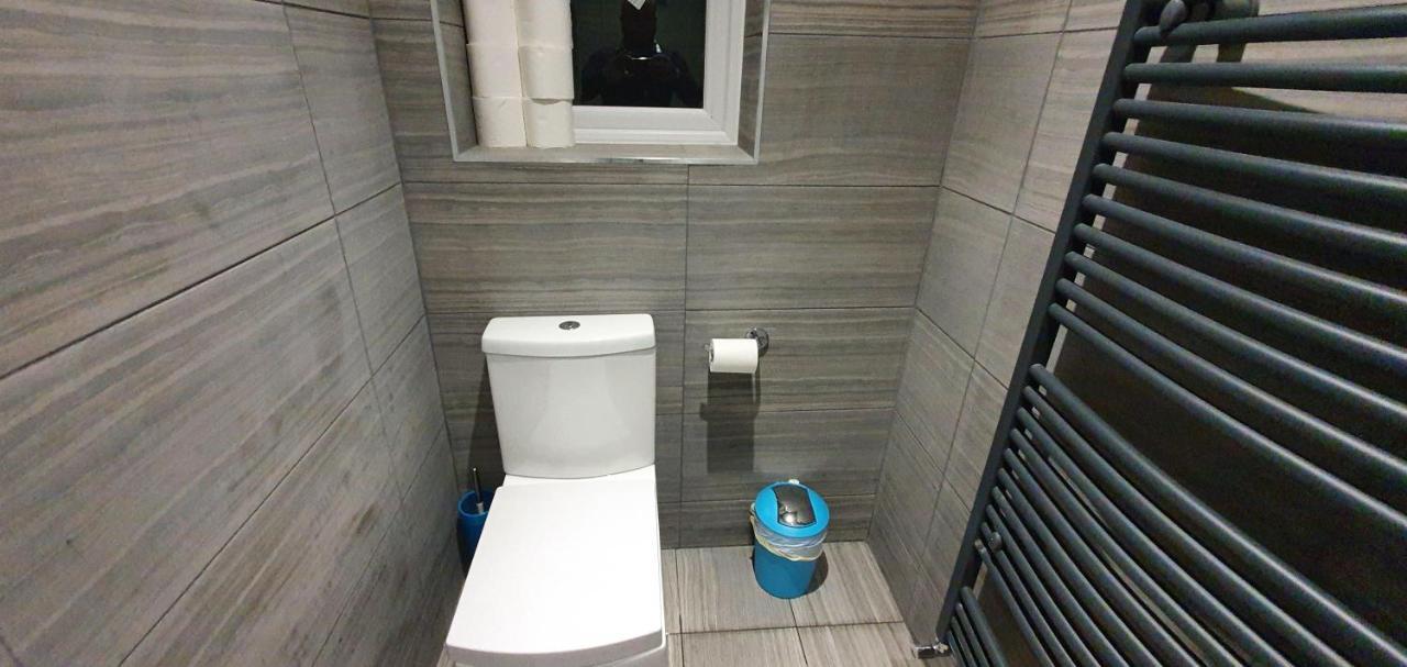 Garland Modern Spacious Apartment, Brentwood 1 Ngoại thất bức ảnh