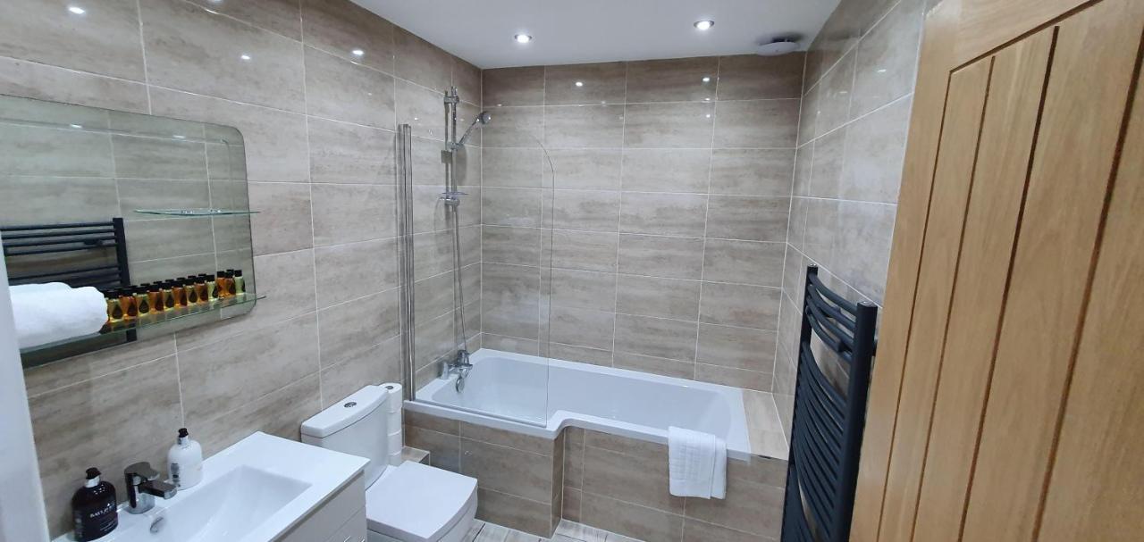 Garland Modern Spacious Apartment, Brentwood 1 Ngoại thất bức ảnh